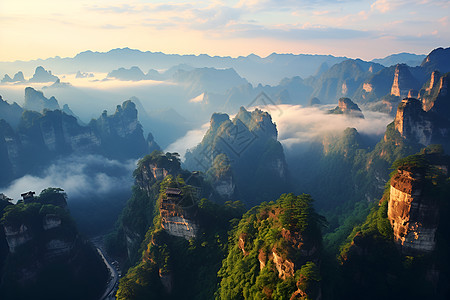 海上雾气蒙蒙雾气蒙蒙的山峦背景