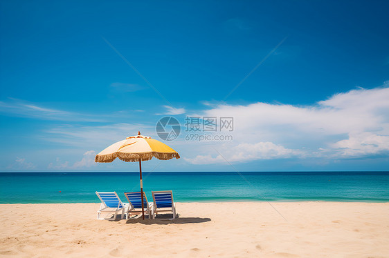 户外海滩上的椅子和伞图片