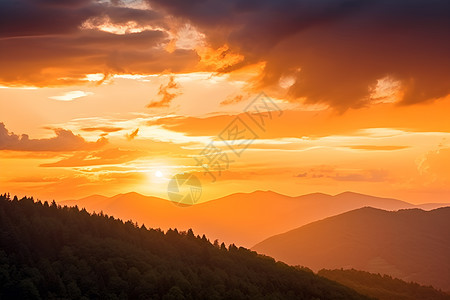 日落山谷的美丽景观图片