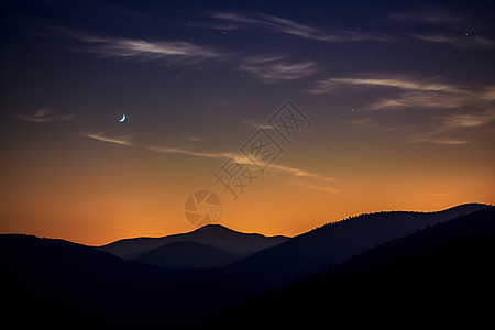 夜幕山峰图片