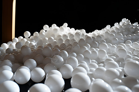 白色聚苯乙烯球图片