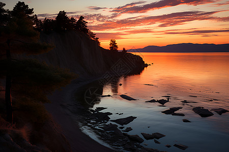 夕阳下的海岸图片