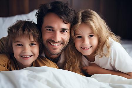床上的父亲和儿女背景图片