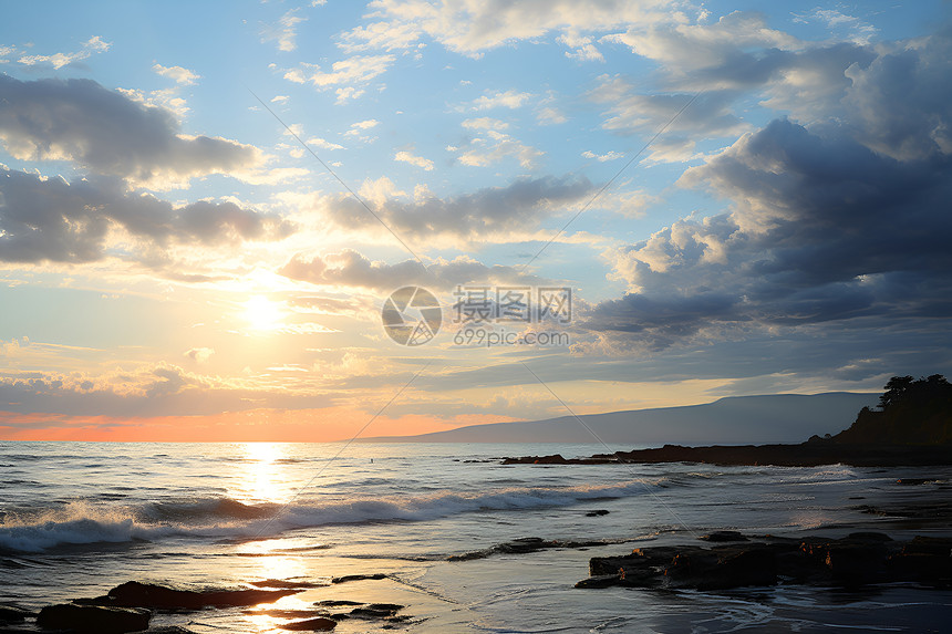 海边夕阳余晖图片