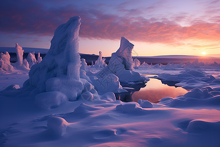 冰湖霜雪冰川环绕图片