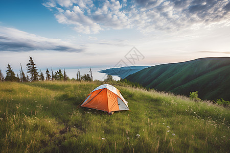 户外拓展山顶露营湖光山色背景