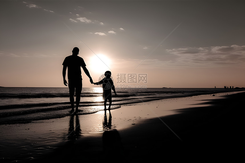 海滩上玩耍的父子图片