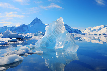 南极冰山冰晶湖中漂浮大冰山背景