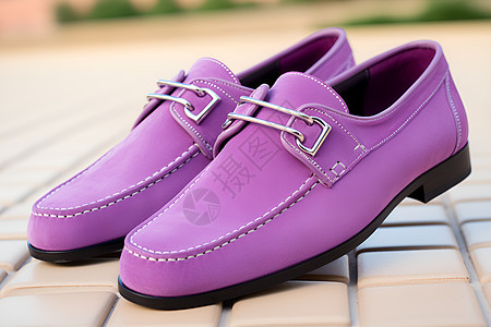 紫色时尚皮鞋图片