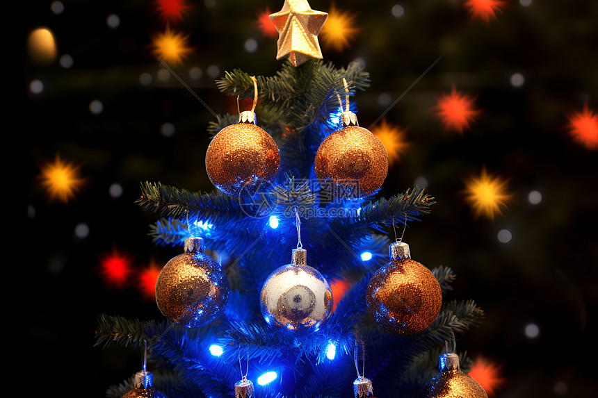 闪烁着的蓝色光芒的圣诞树图片
