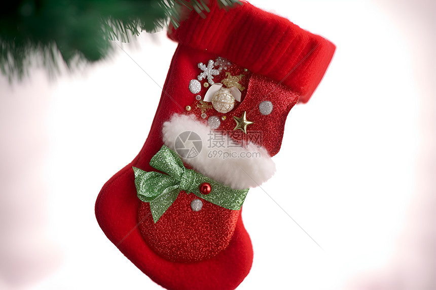在树上悬挂的圣诞袜图片