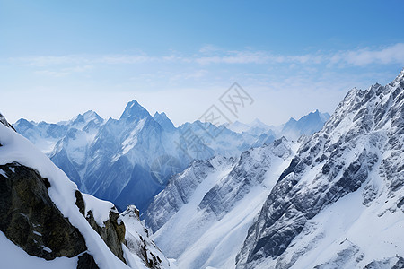 白雪皑皑冬天的雪山背景