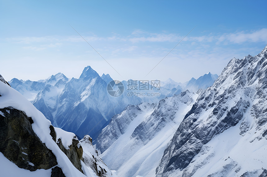 冬天的雪山图片