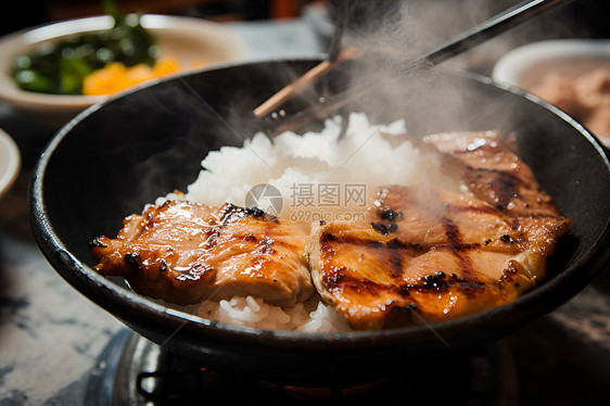 美味炒肉饭图片