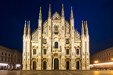 夜晚下的米兰大教堂高清图片