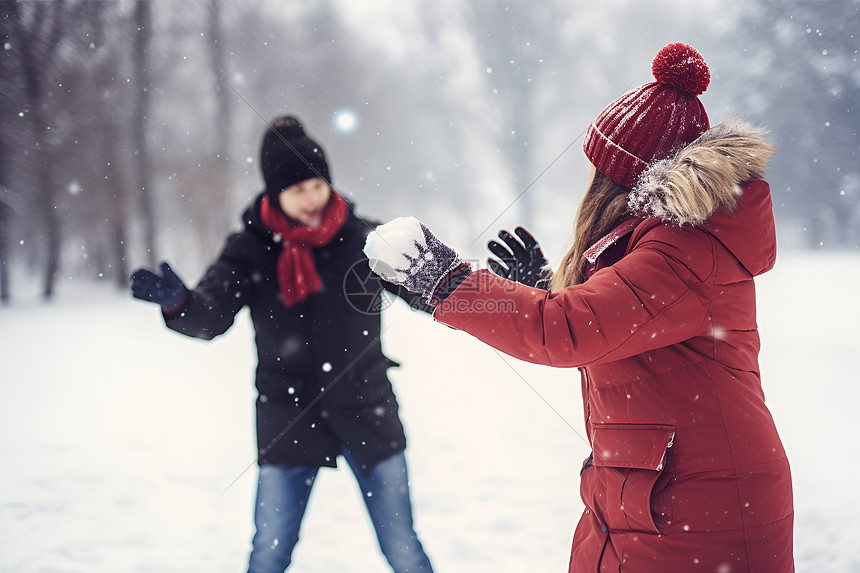 欢乐打雪仗的人图片