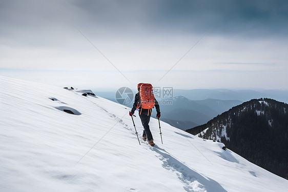 雪山远行者图片