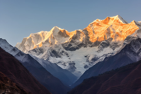 壮观的日照金山景观背景图片