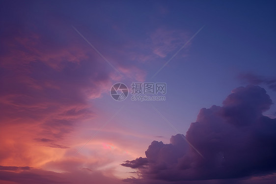 夕阳天空的美丽景观图片