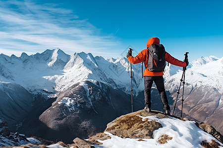 攀登雪山的旅者图片