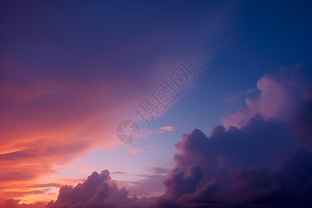 夕阳映照下天空景观图片