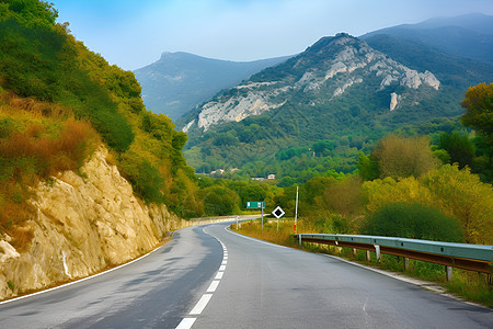 峡谷中的蜿蜒公路图片