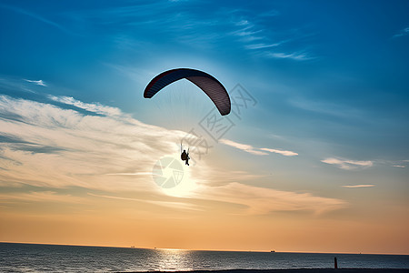 日暮时分一个滑翔伞图片