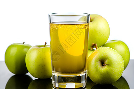 新鲜榨汁的苹果汁图片