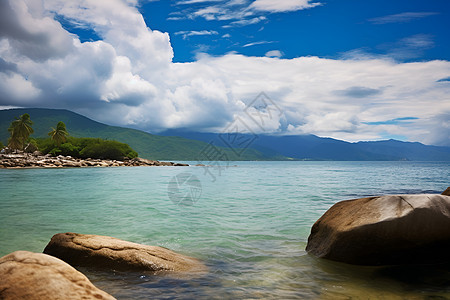 碧海蓝天山水倒映图片