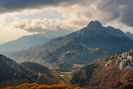 山峰之巅的美景图片