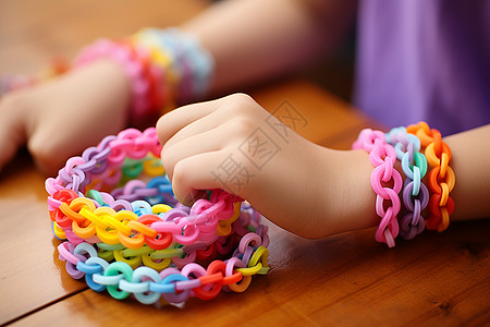 手工编织的塑料手链背景图片