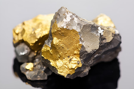 金银表面的岩石图片