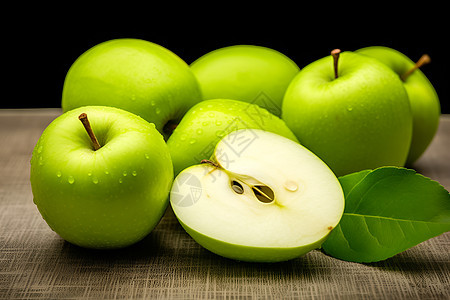 新鲜多汁的绿苹果图片
