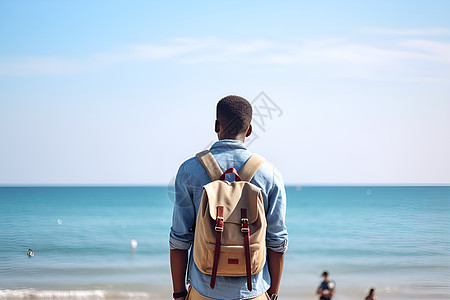 海滩漫步的男子图片