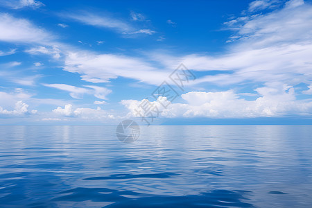 一片蓝色天空的海洋图片