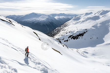 独闯雪山的探险家高清图片