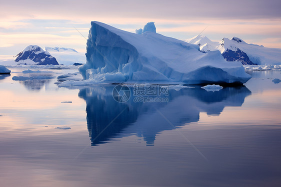 巨大浮冰图片