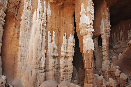 洞穴里的柱子图片