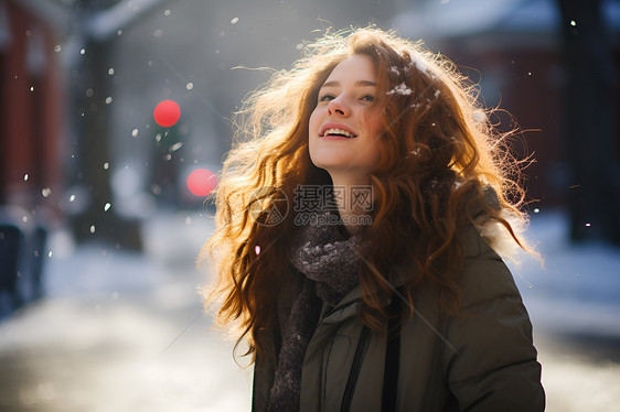 下雪街道的女人图片