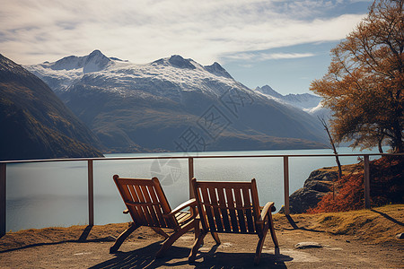 湖畔两张木椅图片