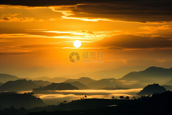 日出山峦美景图片