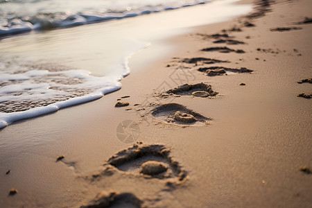 海滩上的足迹图片