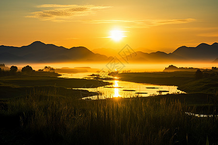日出山水间的湖光山色图片