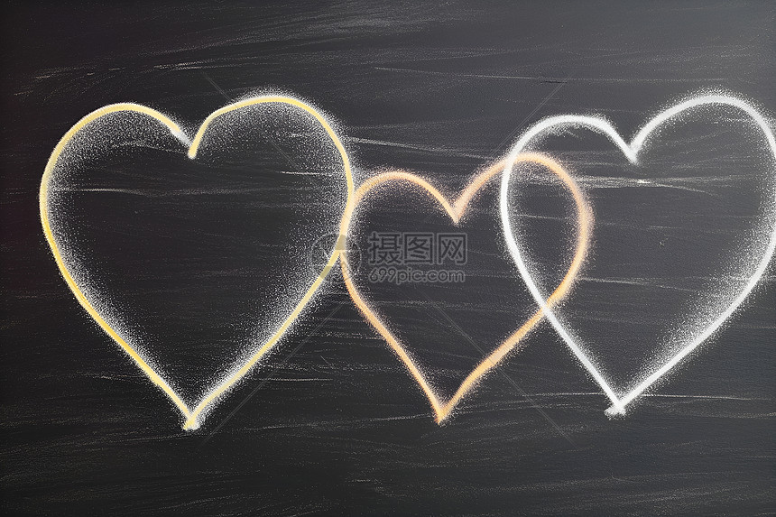 黑板上用粉笔画的爱心图片