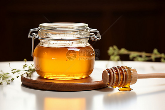 甜蜜蜜的一罐蜂蜜图片