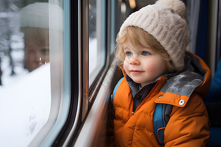 冬季火车出行旅游的小男孩图片