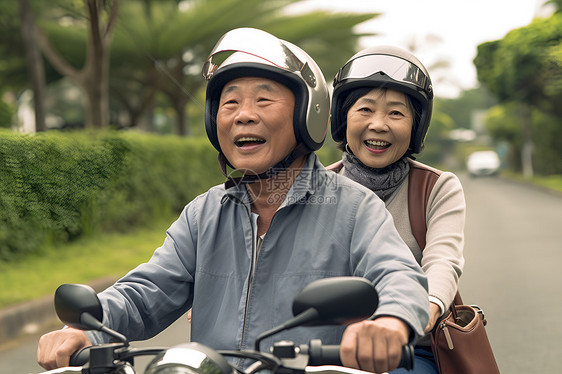 骑着摩托车的老年夫妇图片