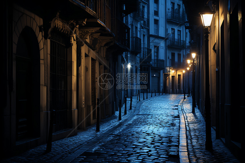 幽暗之夜的老城区小巷街道图片
