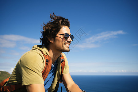 外国导游夏季海岛旅游的外国男子背景