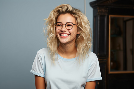 戴眼镜的女人戴眼镜的微笑女孩背景